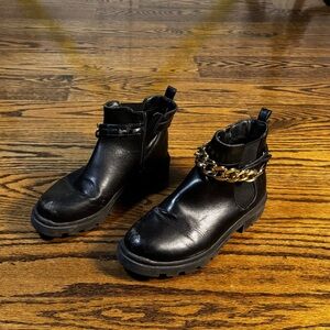 Steve Madden Black Ankle Boots w/ Gold Chain – Size 5